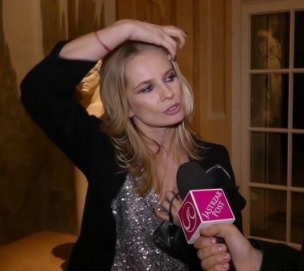 Magdalena Cielecka na scenie teatralnej lub planie filmowym, ukazująca dynamikę i wszechstronność jej aktorstwa.