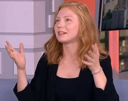 Edyta Torhan na scenie teatralnej, ukazująca pasję i zaangażowanie w aktorstwo.